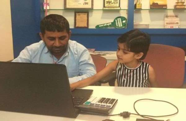Bitiya work : Bitia's hand in the work of father in pali