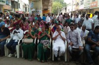 पहले दो घंटे तक किया धरना प्रदर्शन