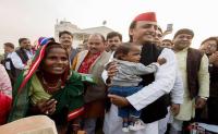 akhilesh sent financial financial to khajanchi nath in kanpur