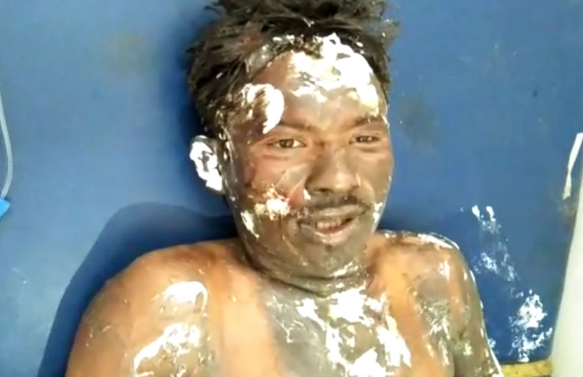 ससुर ने पत्नी को साथ भेजने से किया इंकार तो पति ने उठाया खौफनाक कदम, देखें वीडियो