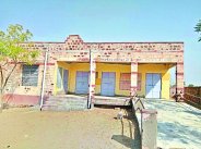 छात्रावास के अभाव में पढ़ाई छोडऩे को मजबूर छात्राएं