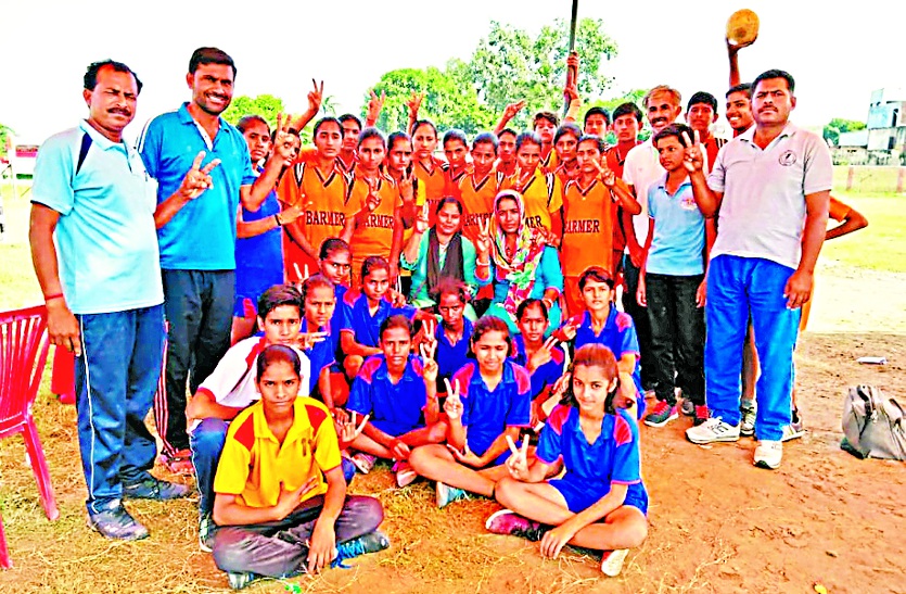 Good performance of the district team in handball competition