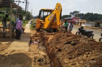 पीएचई के ठेकेदार ने बिना अनुमति लिए नई सड़क को खोद डाला,  वजह जानने के लिए बस एक क्लिक...