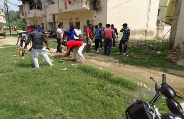 पुलिस लाइन में चलाया गया स्वच्छता अभियान