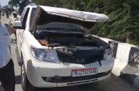 cars of former MP and opposition leader collided during Kisan Rally