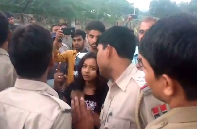 policemen mis behaved with tourist couple in Sawai Madhopur