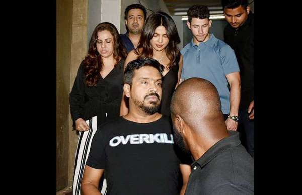 nick jonas came to see priyanka chopra in mumbai latest photos