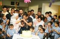 सलमान खान बच्चों के साथ खूब किया डांस