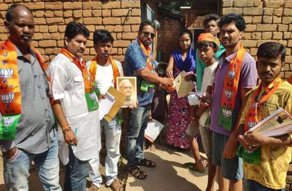 Photo Gallery : चुनावी गणित साधने में लगे अटल दूत