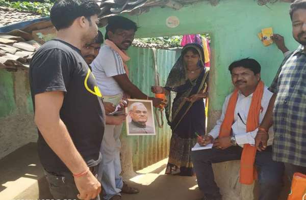 Photo Gallery : चुनावी गणित साधने में लगे अटल दूत