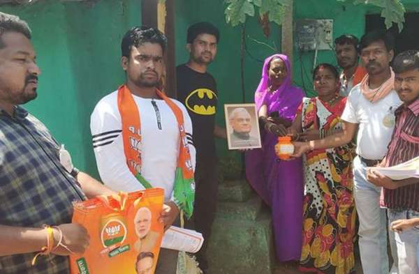 Photo Gallery : चुनावी गणित साधने में लगे अटल दूत