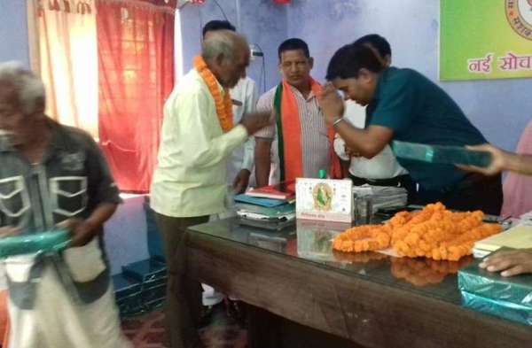 Photo Gallery : वृद्धजन दिवस पर बुजुर्गों का सम्मान कर लिया आशीर्वाद