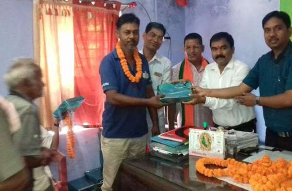 Photo Gallery : वृद्धजन दिवस पर बुजुर्गों का सम्मान कर लिया आशीर्वाद