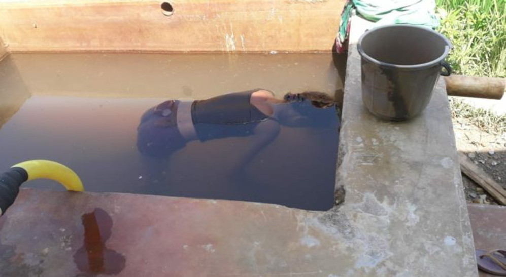 काफी समय बीत जाने के बाद भी जब नहीं लौटी बालिका, तो ढूंढऩे गए परिजनों को इस हालत में मिली लाश