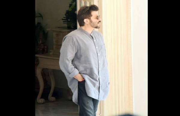 bollywood celebrities reached at krishna raj kapoor house