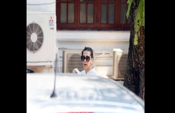 bollywood celebrities reached at krishna raj kapoor house