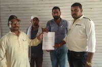 थोक सब्जी विक्रेता संघ ने इस मांग को लेकर कलेक्टर को सौंपा ज्ञापन, कहा- मांग पूरा नहीं हुआ तो चुनाव का करेंगे बहिष्कार