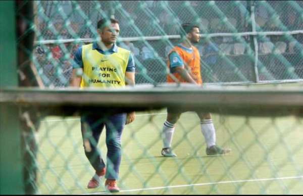 nick jonas played football match with ms dhoni and other celebrity