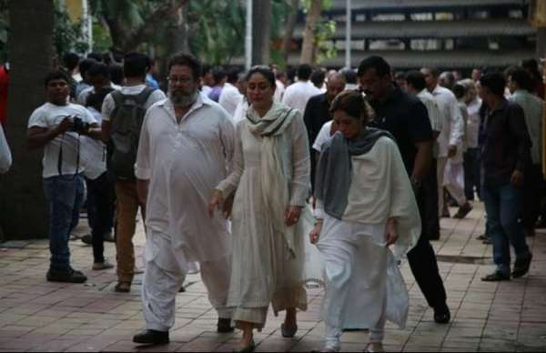 krishna raj kapoor funeral stars arrive at kapoor residence in chembur
