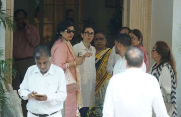 krishna raj kapoor funeral stars arrive at kapoor residence in chembur