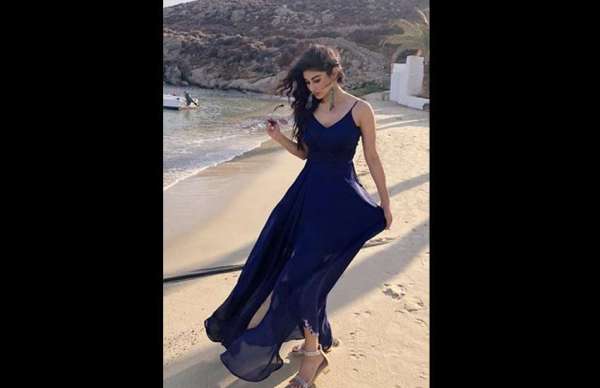 made in india actress mouni roy new hot photos in blue dress