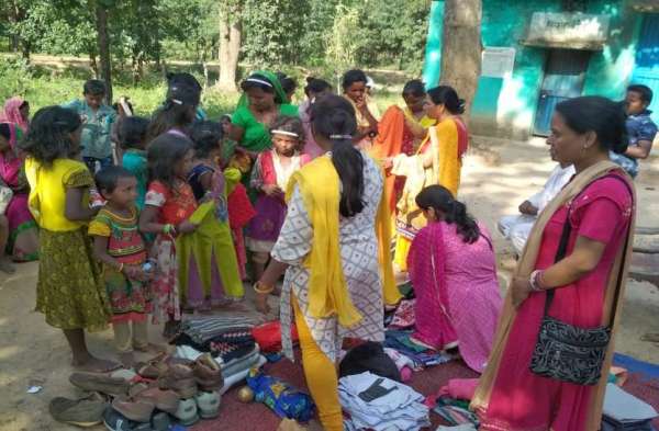  पतंजलि योग समिति और सहयोगी संगठनों की ओर से समय-समय पर विभिन्न प्रकार के सामाजिक कार्यक्रम किए जाते हैं। जरूरतमंदों को कपड़े व अन्य सामग्री प्रदान कर उनकी मदद की जाती है।