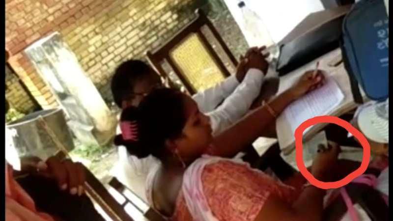 DM Faizabad Suspended two Lekhpal taking bribe In Tahseel Faizabad