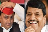 Akhilesh yadav and Shivpal Yadav