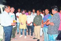 two punk women not give money for liquor then attack by knife