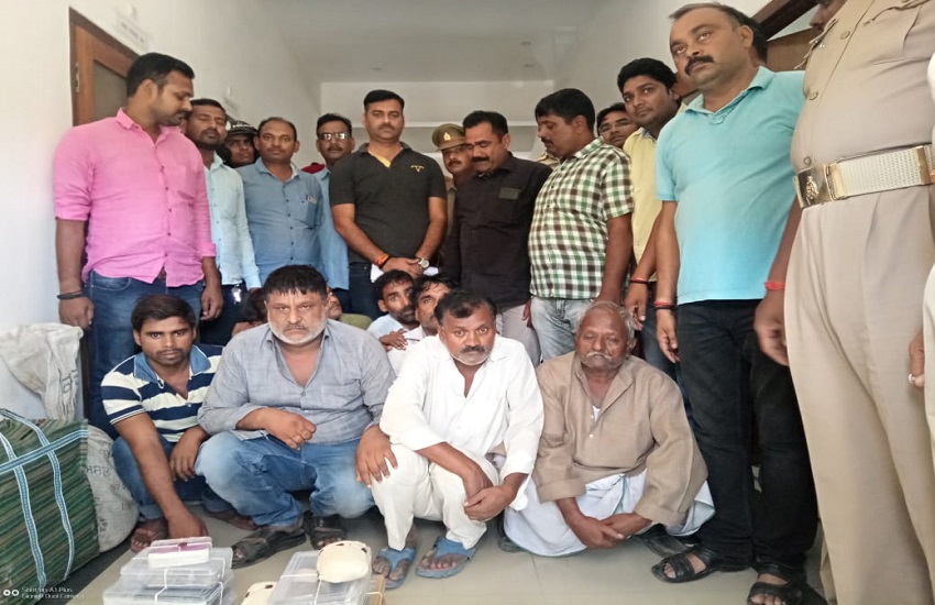 क्राइम ब्रांच ने अंतरराज्यीय गिरोह का किया भंडाफोड़, गैंग लीडर समेत आठ गिरफ्तार