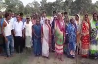 Video Gallery : जैजैपुर-मालखरौदा क्षेत्र के किसान करेंगे मतदान का बहिष्कार, वीडियो में देखिए क्या कह रहे किसान...