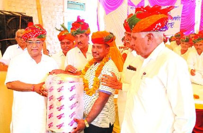 Kharia Mithapur Dairy bought 2.5 million liters of milk