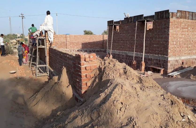 The construction of the stadium was incomplete
