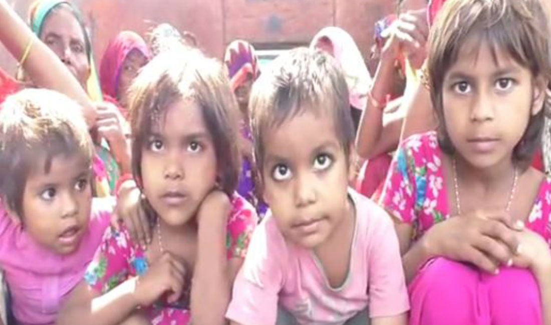 चार बच्चों को बिलखता छोड़ गई मां, करोसिन डालकर लगाई आग, वीडियो