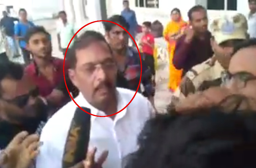 Nana Patekar at Jodhpur airport, alleged with sexual harassment