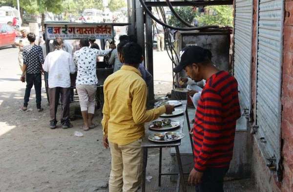 Cars parked in no parking, remove encroachments on common roads