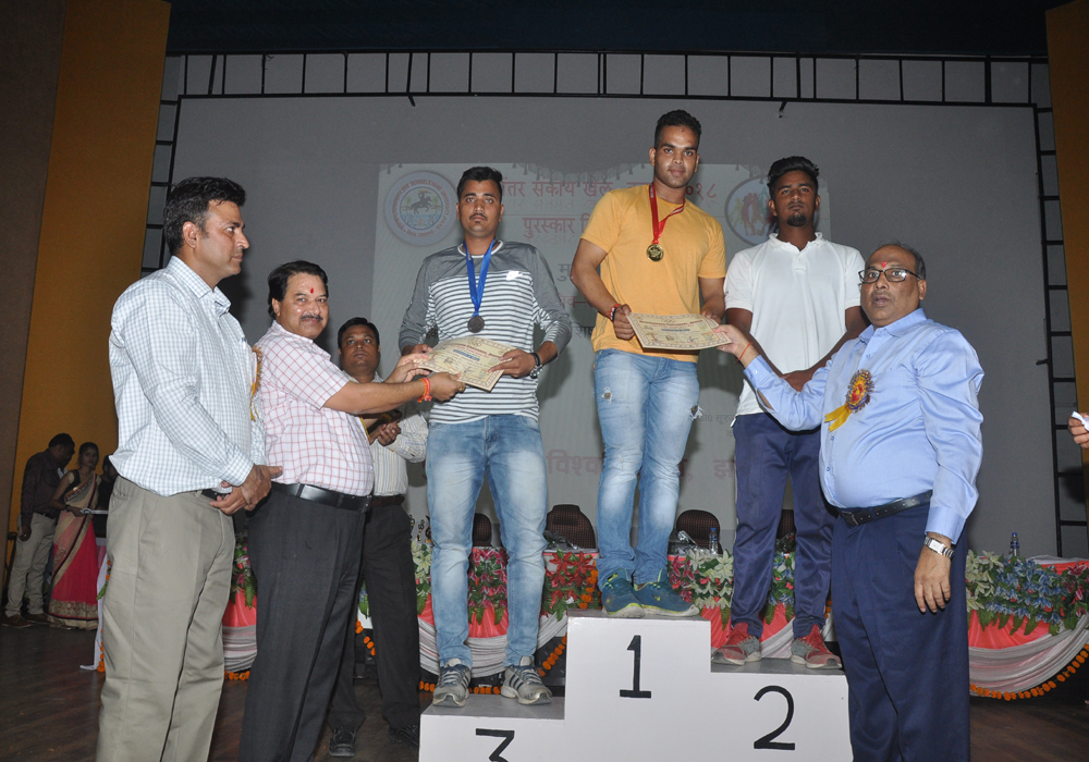 sports meet prize distribution in bundelkhand university jhansi