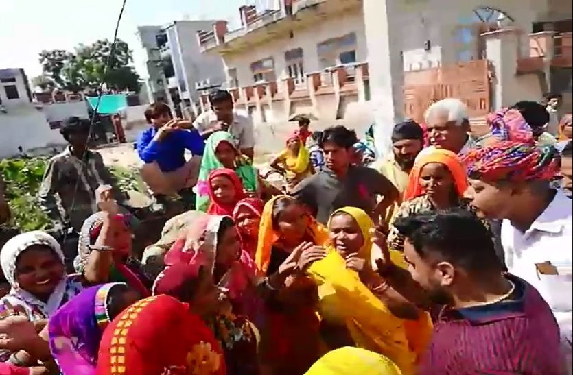 Women Contrast Alwar City Mla Banwari Lal Singhal