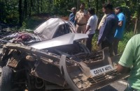 Breaking : ट्रेलर की ठोकर से कार के चिथड़े उड़े, दो की मौत, तीसरे की हालत नाजुक