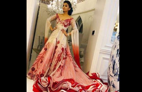 Aishwarya rai bachchan and aradhya in same dress latest photos