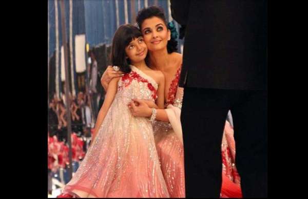 Aishwarya rai bachchan and aradhya in same dress latest photos