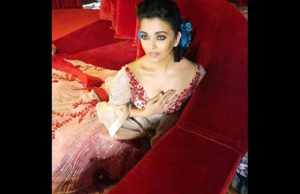 Aishwarya rai bachchan and aradhya in same dress latest photos