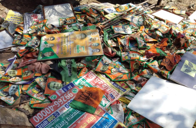 Video- आचार संहिता लगते ही राजनीतिक दलों के फाड़े गए बैनर पोस्टर