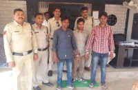 पुलिस ने महिला के गले से चेन लूट कर भागे तीन आरोपियों को किया गिरफ्तार