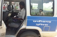 साइकिल चुरा कर भाग रहे थे ये साइकिल चोर, बीच राह में उतरा चेन, एक पकड़ाया