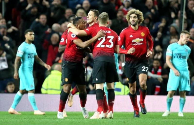 इंग्लिश प्रीमियर लीग (ईपीएल) के आठवें दौर के मुकाबले में शनिवार रात यहां मैनचेस्टर युनाइटेड ने दो गोल से पिछड़ने के बाद धमाकेदार वापसी करते हुए न्यूकासल युनाइटेड को 3-2 से शिकस्त दी।