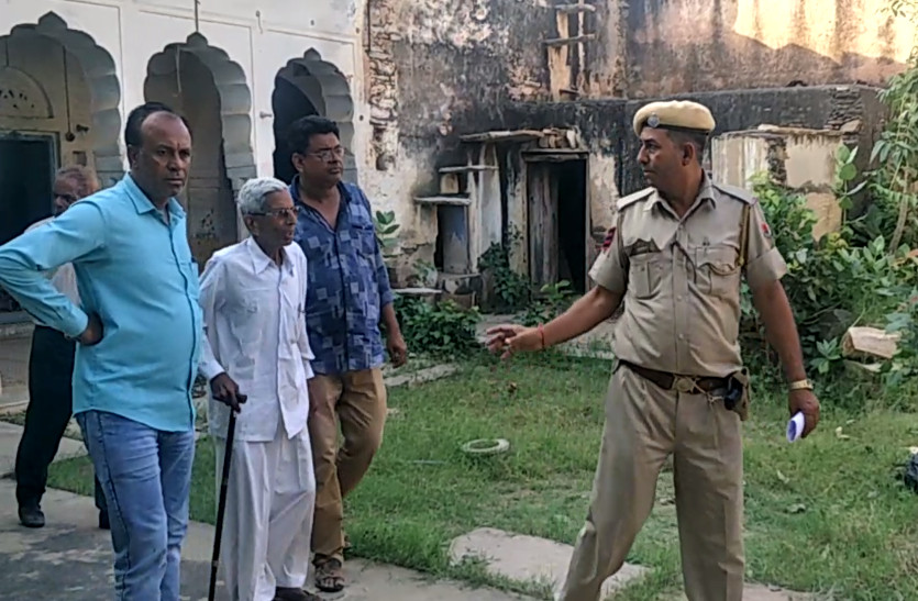 theft in a palace of Jhunjhunu