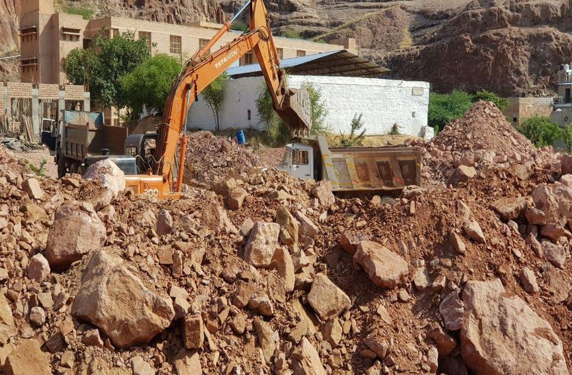 Cracks in the houses on the hill for the road in Kaga Colony