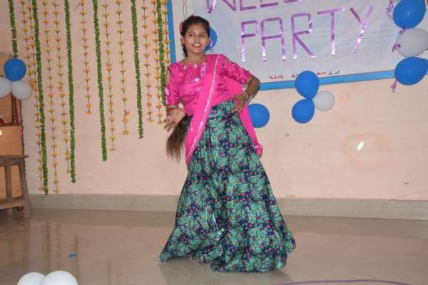 वेलकम पार्टी में थिरके कदम, तिलक लगाकर किया स्वागत