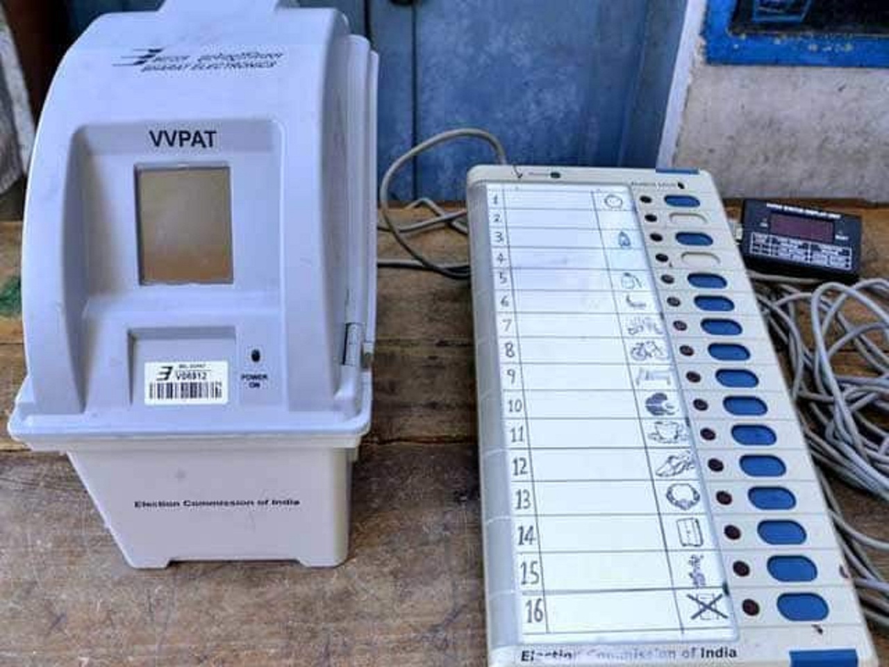 This time, the electronically voting machine will show the candidates' photos